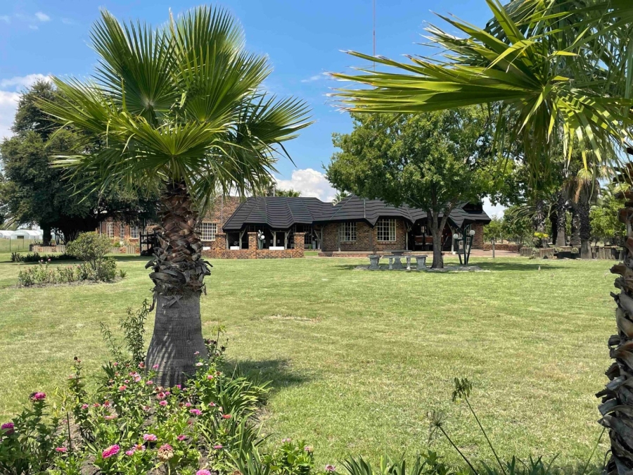 5 Bedroom Property for Sale in Oranjeville Free State